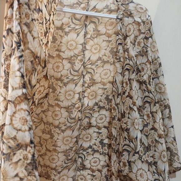 American eagle floral‎ cardigan xs-medium. Oversize fit sheer, VGUC - Picture 5 of 7